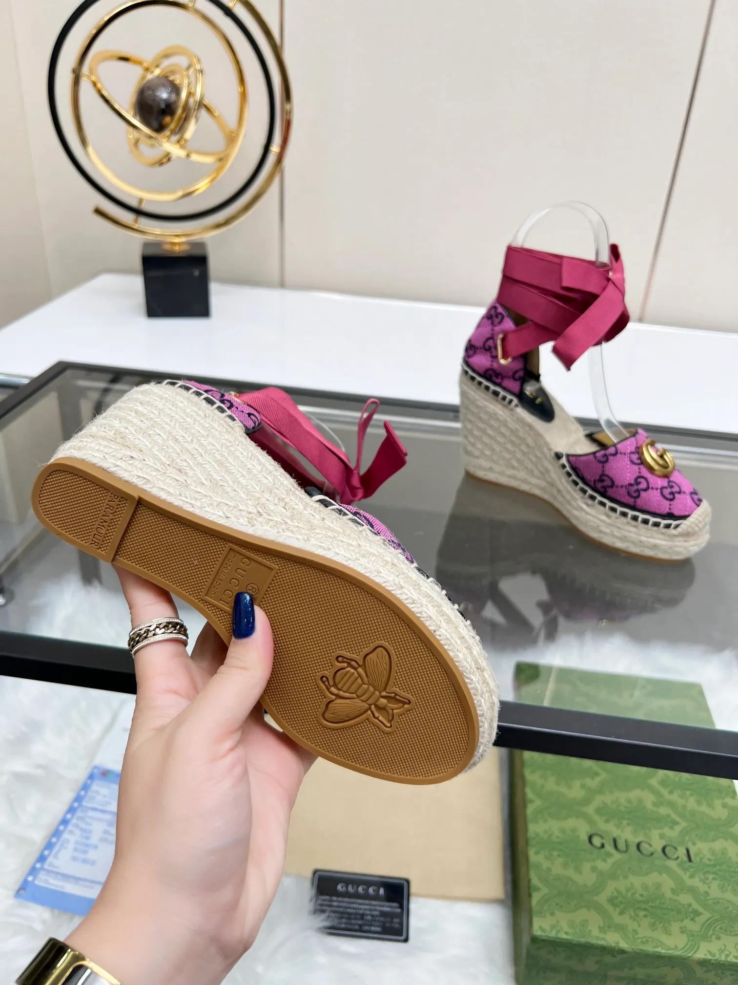 👟👟Ex-factory price 440👟👟 GUCCI wedge fisherman sandals, thick-soled straw, high-end quality, fabric: double G fabric, electric embroidery, lining: mixed sheepskin lining, yardage: 35 ~ 42, color: light blue. Dear new and old customers, the picture has been updated, please transfer the image to change. The upgraded version of the wedge heel currently has more than 40 colors. Transfer the image and sell it.